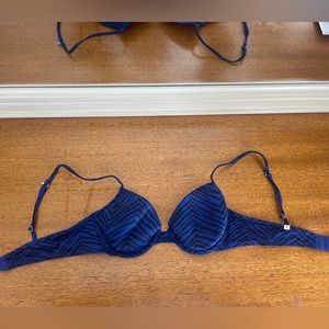 6 Victoria’s Secret/ Pink bras in size 34 B